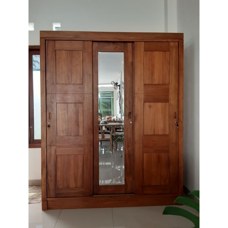 Lemari Kayu Jati 3 Pintu