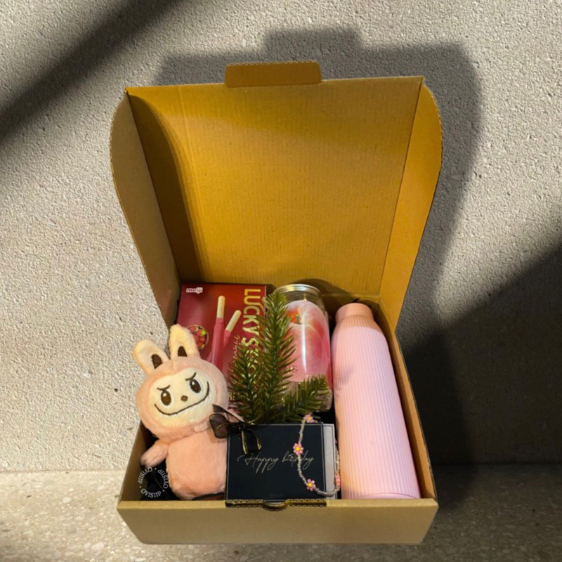 

Hampers giftbox kado cewek labubu set