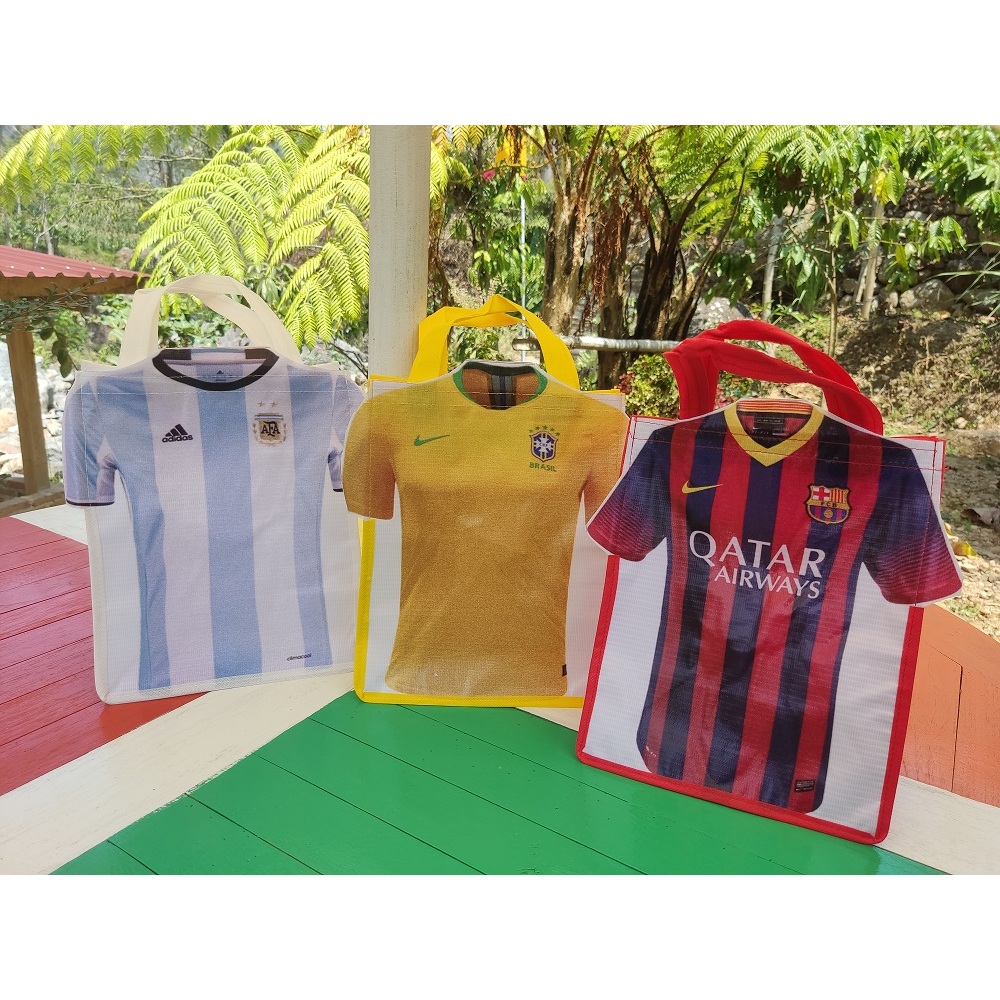 

PROMO ... TAS JERSEY BOLA Ultah / Goodie Bag Souvenir Ulang Tahun Anak JERSEY INDONESIA, BRAZIL, ARGENTINA