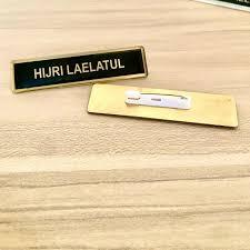 

Name Tag Kuningan: Tanda Nama Premium untuk Penampilan Profesional