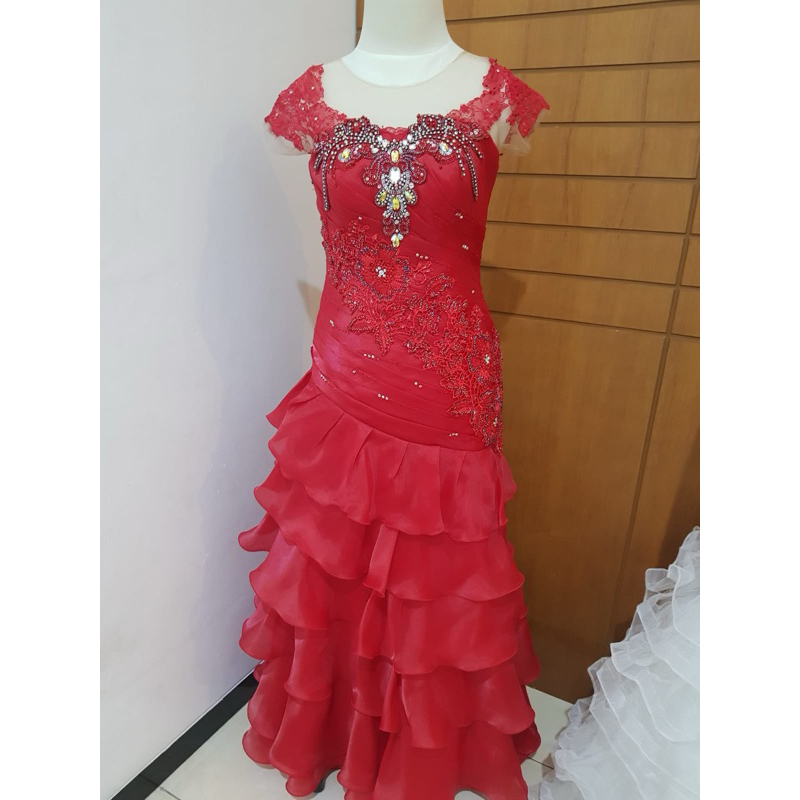 gaun pesta merah mewah cantik