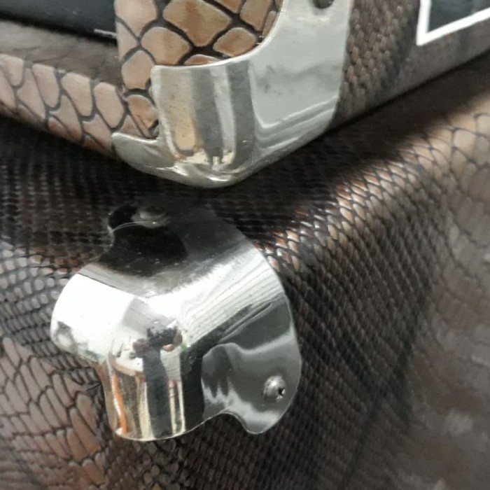 Siku plat besi pojok ornament box speaker hardcase sound gitar ampli