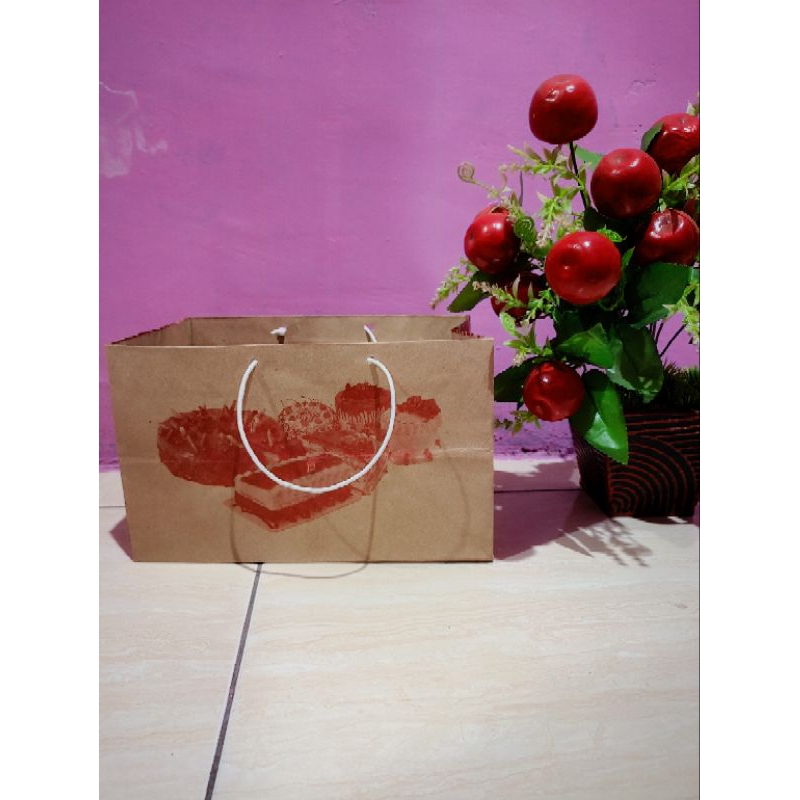 

1 LUSIN(12 PCS ) PAPERBAG LANDSCAPE BATIK KOMBINASI POLOS UKURAN 28x16x18