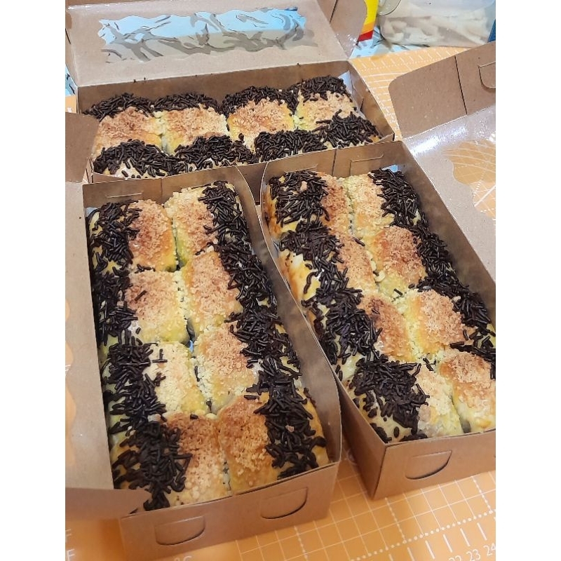 

HALAL bolen panas pisang cokelate 3 box