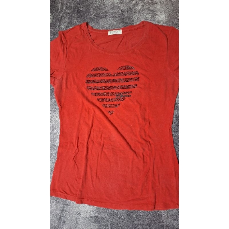 GUESS - Guess Tshirt Love Preloved