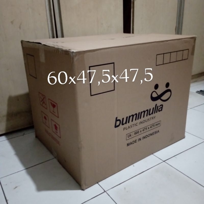 

KARDUS BEKAS/TEBAL/BESAR UKURAN 60X47,5X47,5 CM UNTUK KEPERLUAN PACKING BARANG PINDAHAN DLL