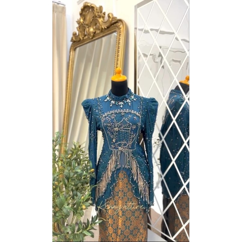 Sewa kebaya emerald blue