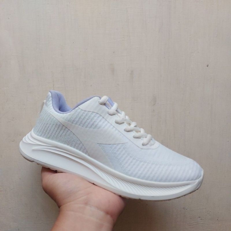 Sepatu Diadora Keenan - White