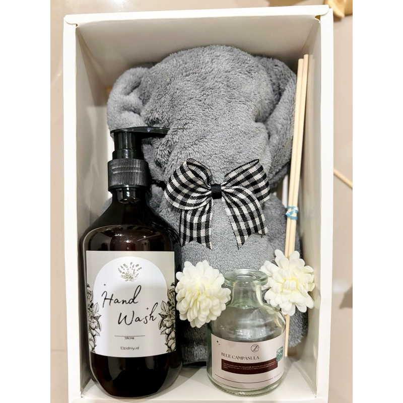 

Hampers/SOUVENIR VIP Set Boneka handuk, handwash, Reed Diffuser
