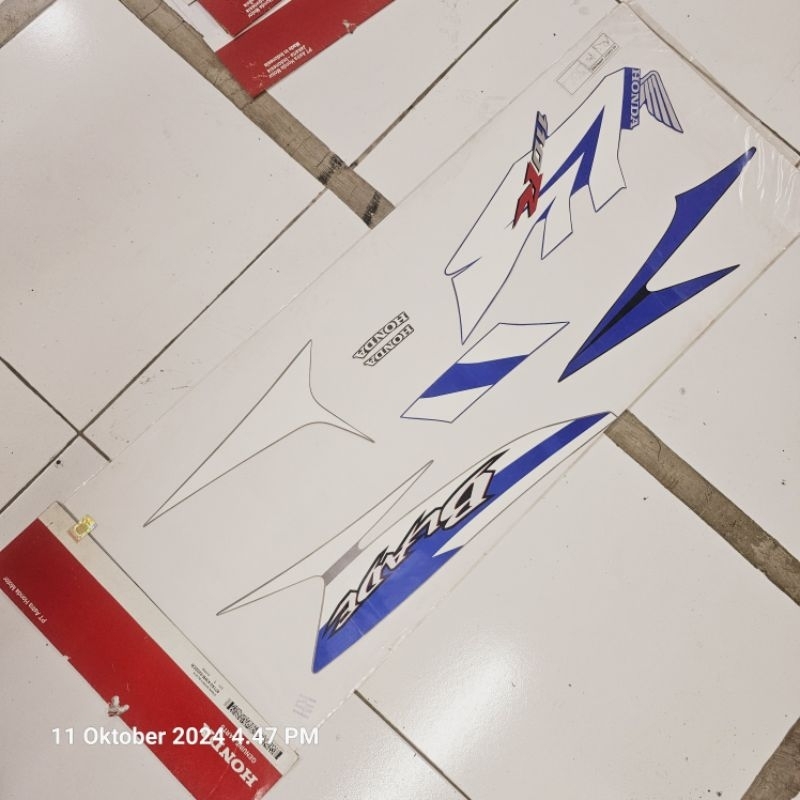 Stripe body Blade biru 2008-2011 . 871X0-KWB-920ZCR/ZCL