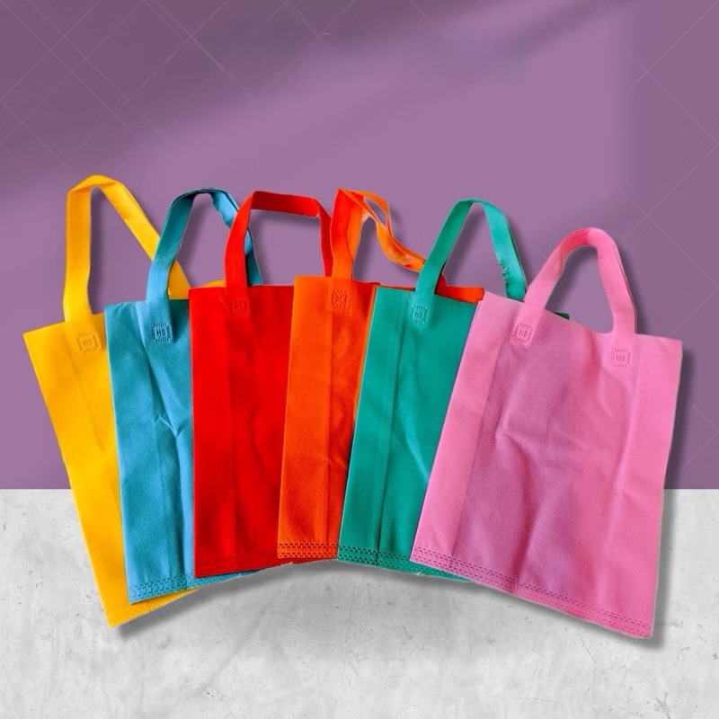 

Tas Goodie bag Sponbond Ukuran 25x35x10cm