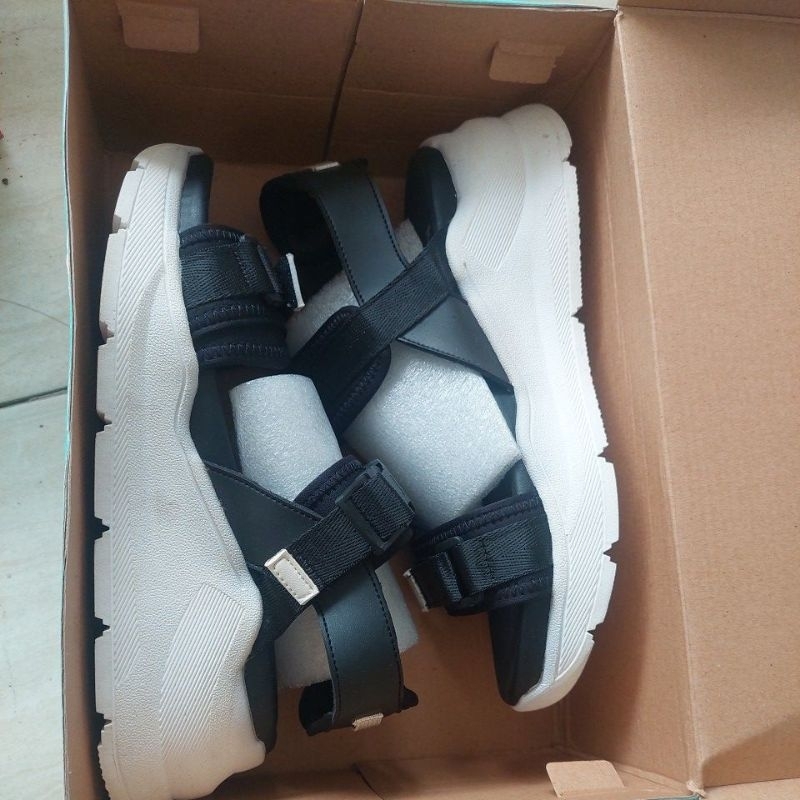 *NEW* Sepatu Sandal Kronikel Uk 39