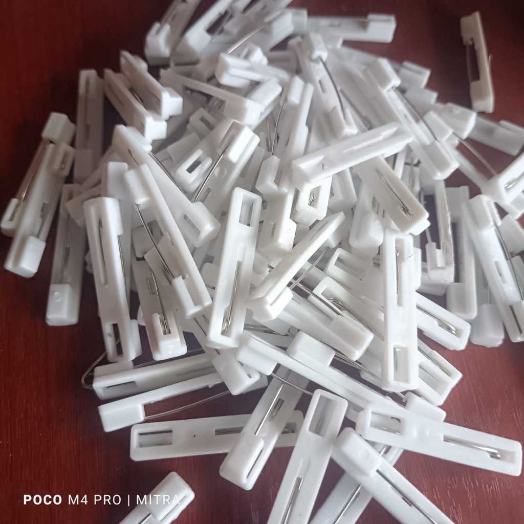 

PENITI 3cm bahan NAME TAG / NAMA DADA BROS ACRYLIC/isi 144 biji