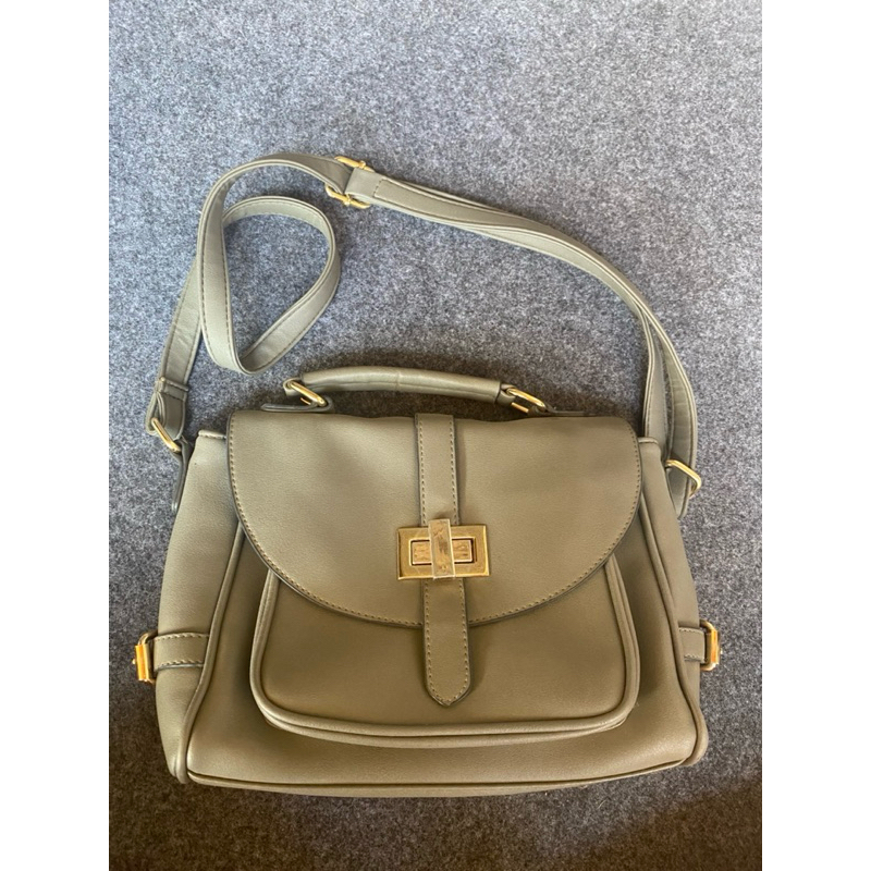 Preloved Tas Selempang Wanita Sling bag Les Femmes