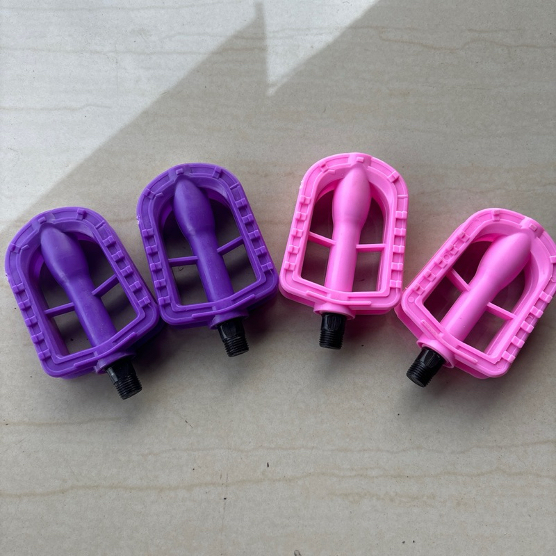 pedal pijakan kaki sepeda anak perempuan pink ungu ban 12 16 18 as kecil untuk model engkol / crank 
