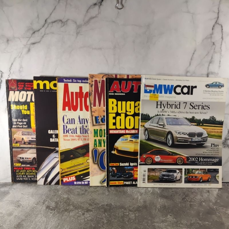 Buku / Majalah Otomotif Mobil Motor