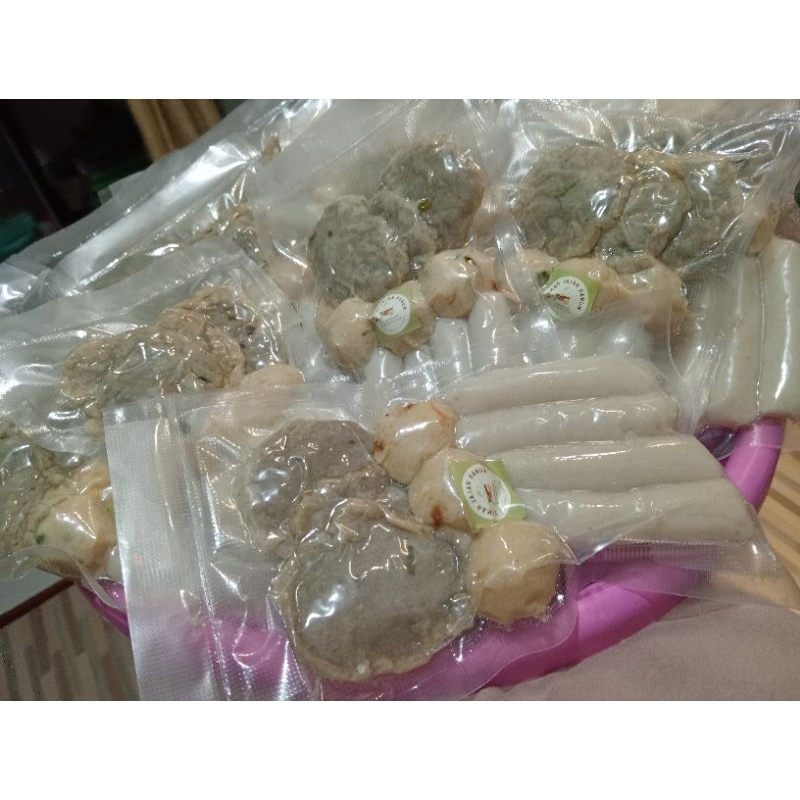 

Pempek mix isi 10 (Lenjer,kulit,adaan)/ frozen /pempek palembang
