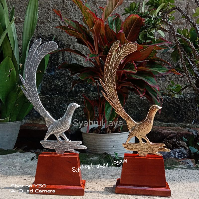 COD Piala/trophy Logam motif Burung Murai Ekor panjang