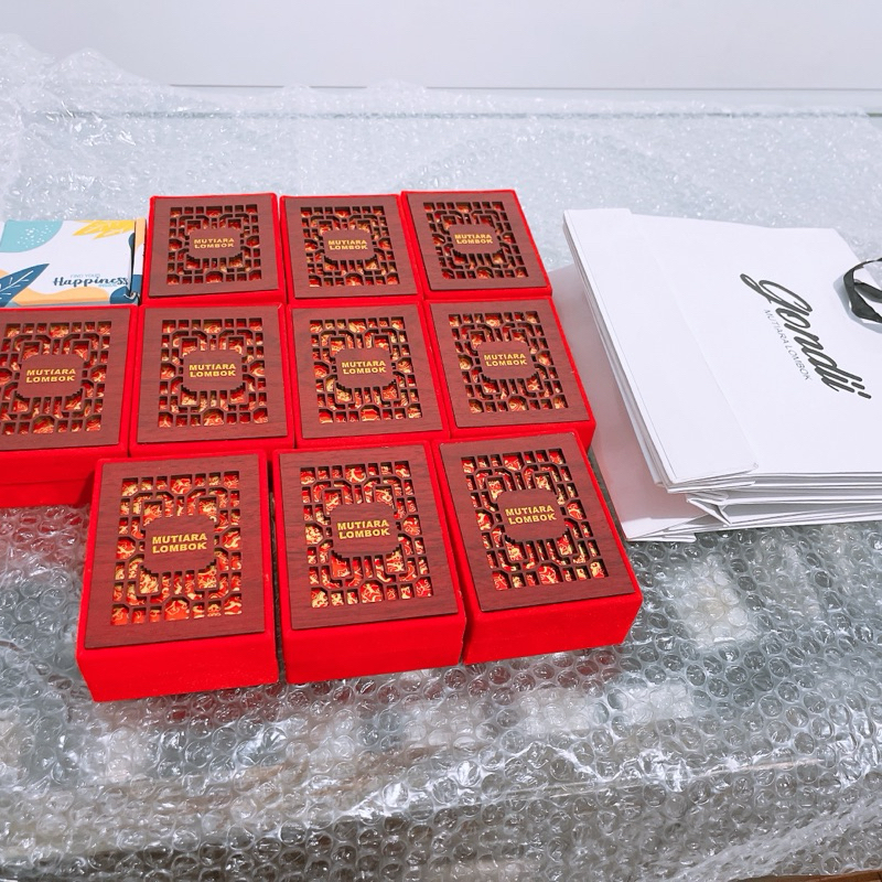 

Hard Box Hadiah - Box Hadiah Beludru - Box hampers perhiasan - Box Kado