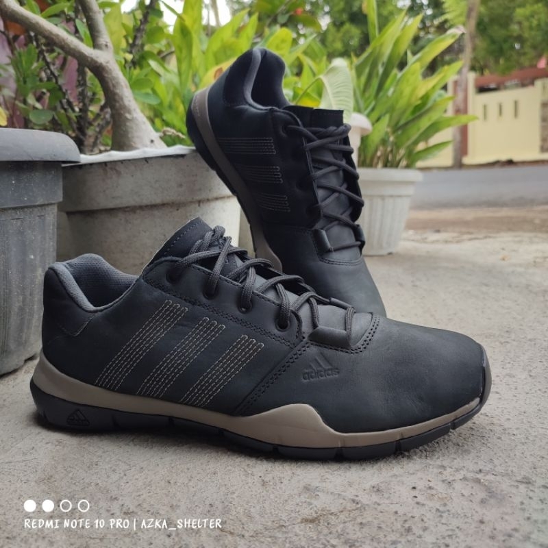 Sepatu Adidas Anzit DLX