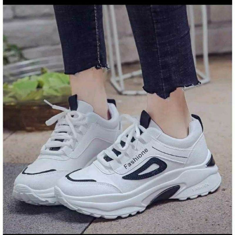 Sepatu Sneaker Wanita Korean Style terbaru