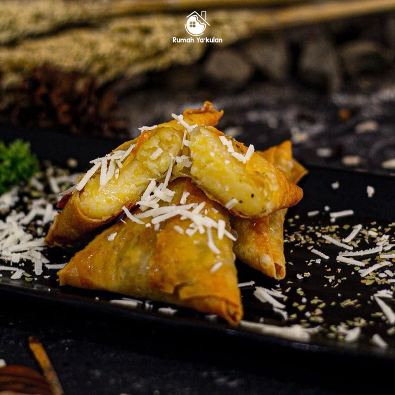 

SAMBOSA KEJU RUMAH YAKULAN (ISI 10 PCS)