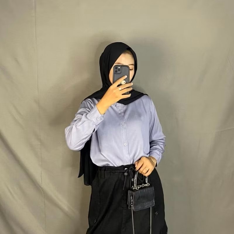 Kemeja Basic Formal Polos Rayon Twill Wanita Lengan Panjang Warna Abu dan Hijau Botol
