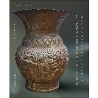 Vas Selongsong Kuningan Antik Ukir Pewayangan Mewah