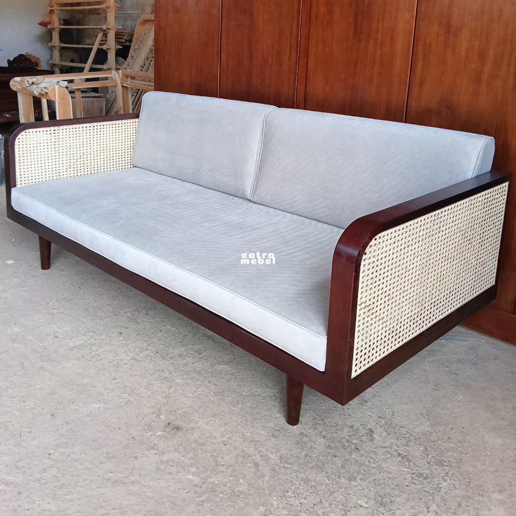 Sofa Minimalis 2 Seater Rangka Kayu Jati Kombinasi Rotan Panjang 150 cm Dudukan dan Sandaran Busa Em