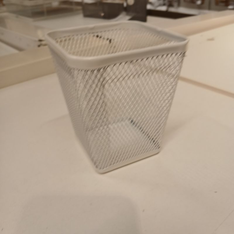 

ToyDronjons Tempat Pulpen Kuas Make Up Baja Jaring Putih