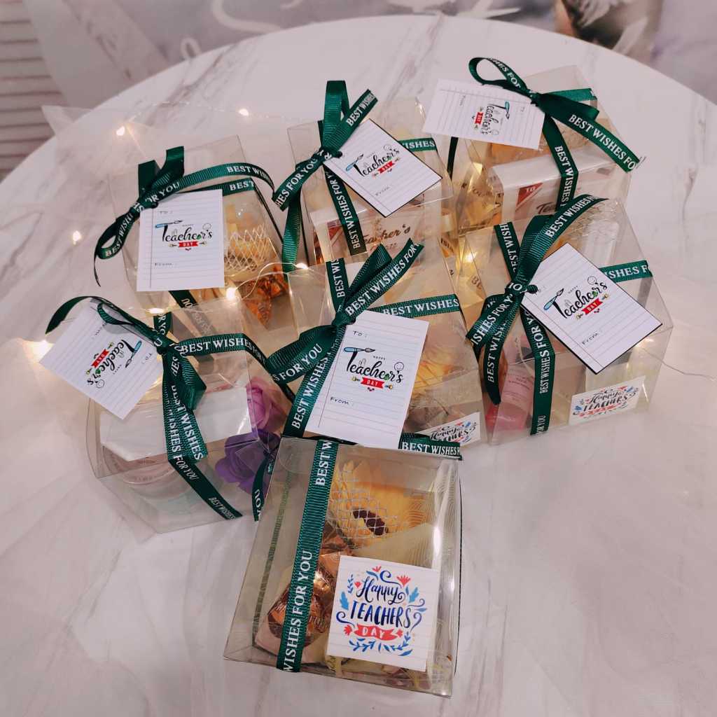 

Kado Hari Guru Realfood- Teacher Gift - Kado Bunga Minuman Sehat GB055