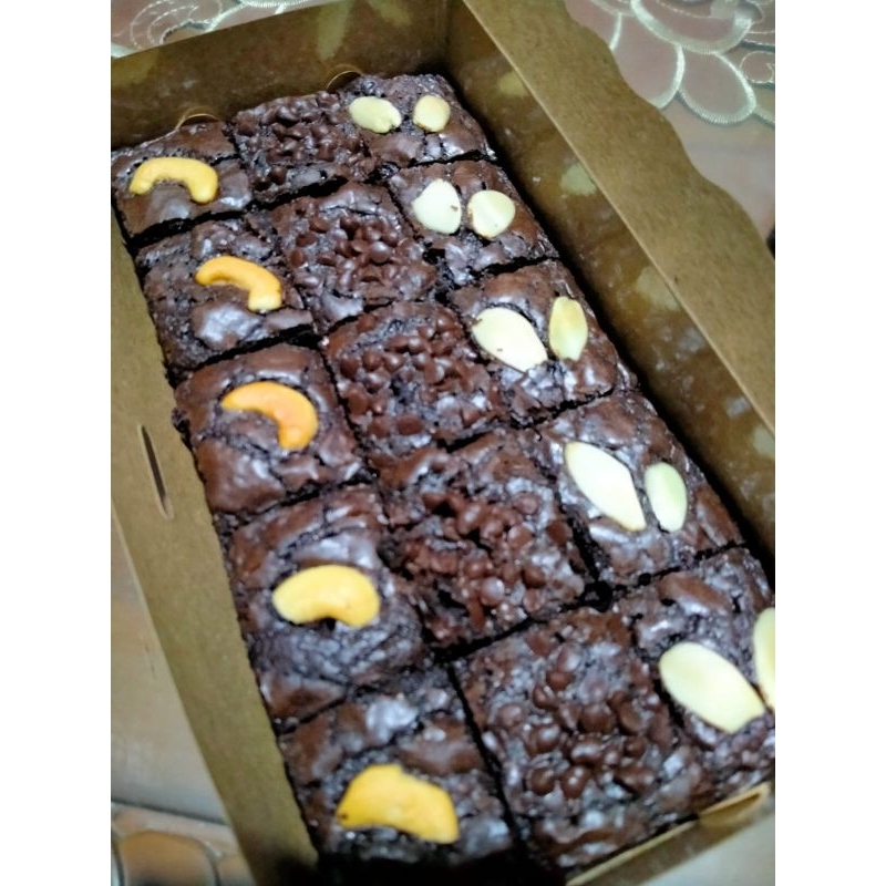 

Brownies Fresh Dengan Banyak Varian Rasa dan Bisa Campur