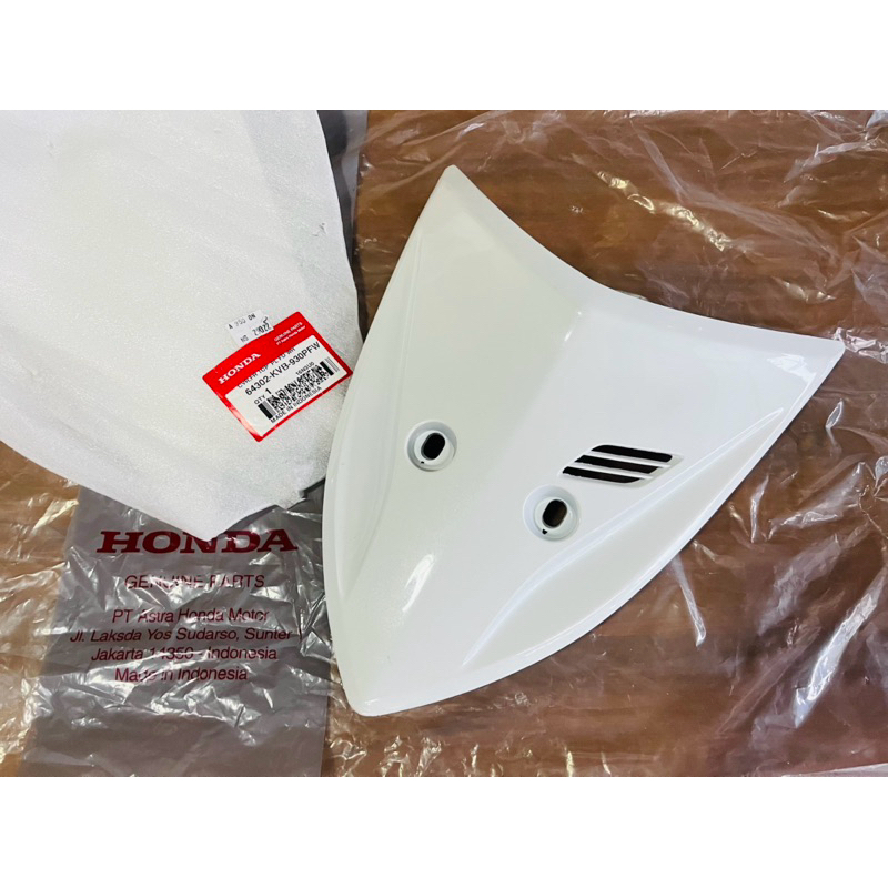 COVER PANEL TEMENG DADA DASI DEPAN HONDA VARIO 110 CW KARBU LAMA PUTIH ORI AHM 64302-KVB-930PFV