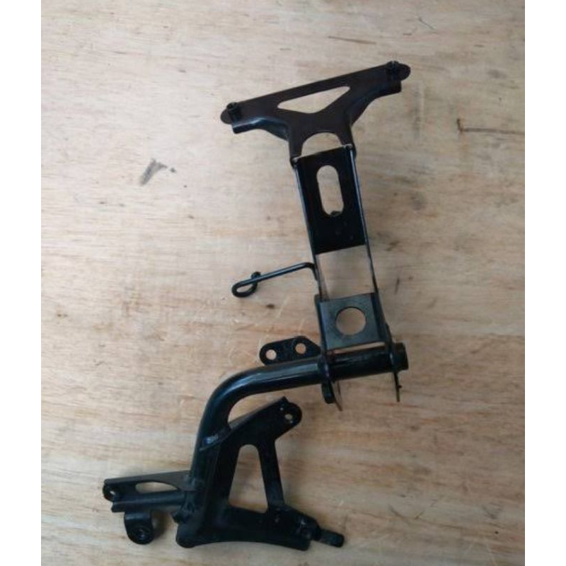 breket tameng Vario 150 new