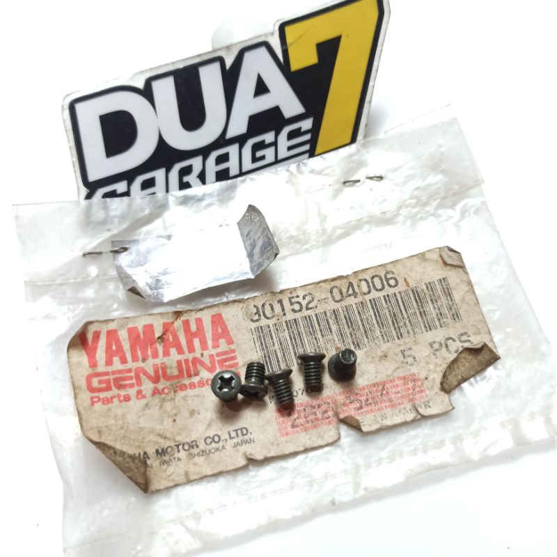 Baut emblem tangki Yamaha RXS RX100 YT115 RX Spesial 100 Asli Original Japan 90152-04006