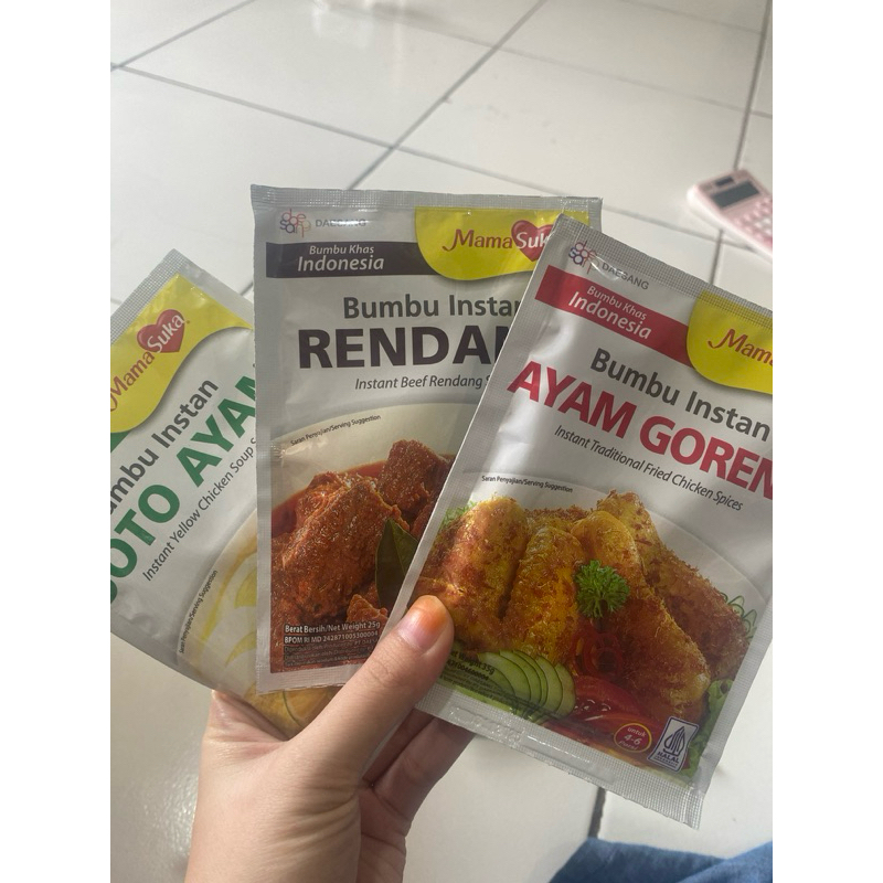 

Mama suka bumbu instan khas Indonesia