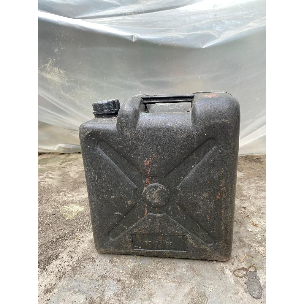 JERIGEN BEKAS MINYAK ECERAN