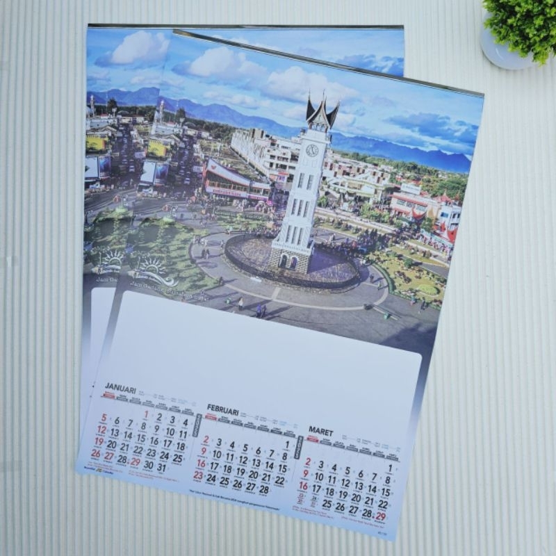 

Kalender tahun 2025 triwulan 4 lembar 3 bulanan pariwisata Indonesia A0 107 (terima castume cetak merek )