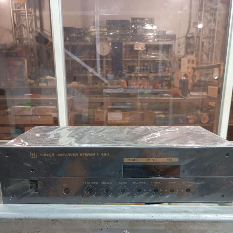 Box Power Amplifier Stereo N 454