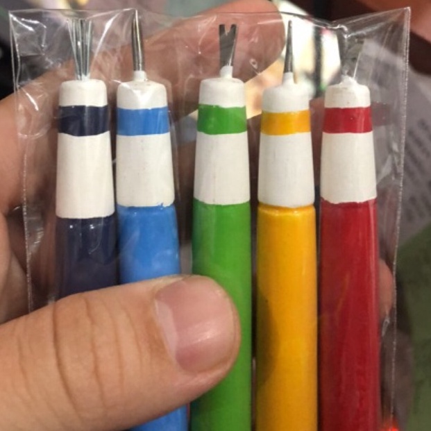 

ART P3G7 Alat kerik crayon merek gores ada 5 mata made in bandung