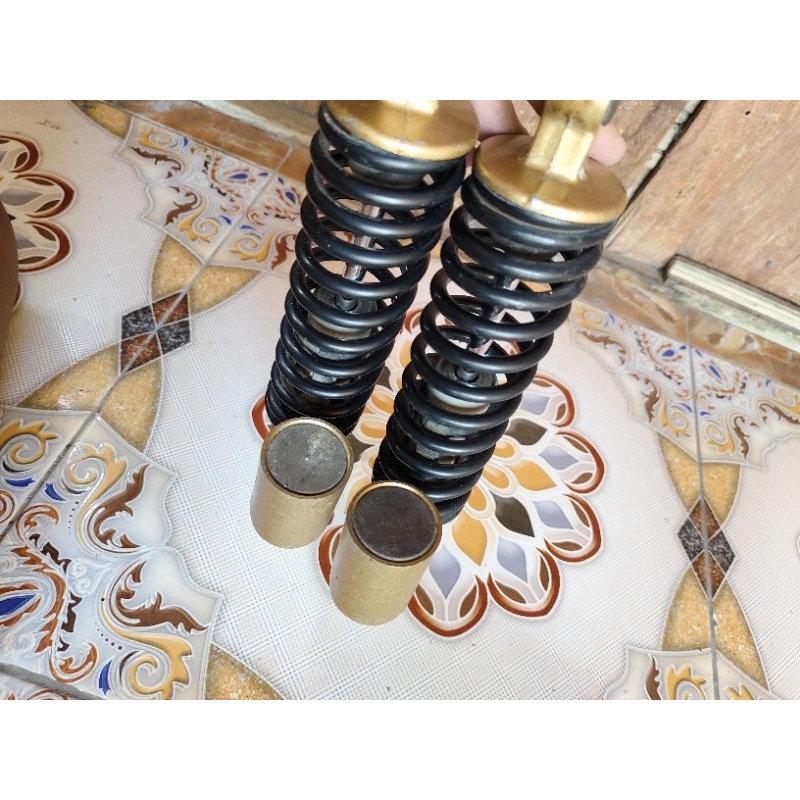 shock belakang tiger revo original