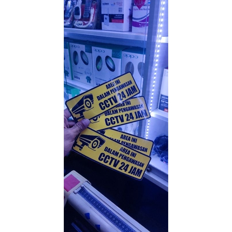 

stiker area cctv dalam pengawasan 24 jam