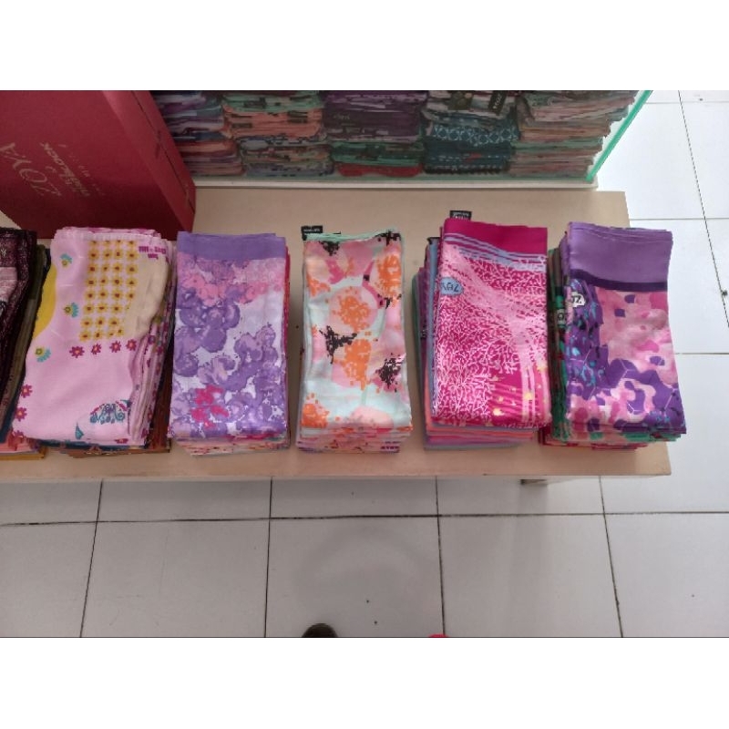 Scarf Motif Zoya