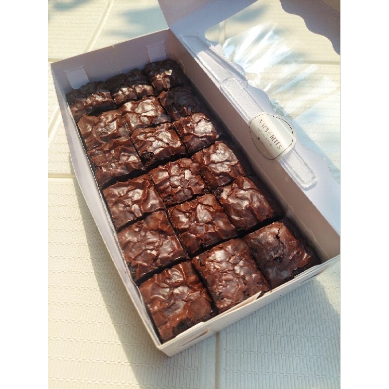 

[MEDIUM] Fudgy Brownies 22x10 cm