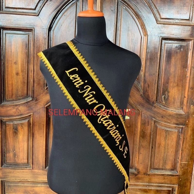 SELEMPANG WISUDA BLUDRU RENDA