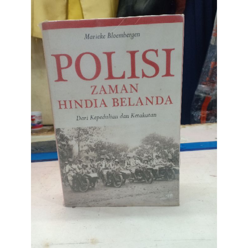 BUKU POLISI ZAMAN HINDIA BELANDA BY Marieke Bloembergen