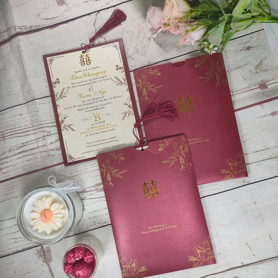 Kartu Undangan Wedding Invitation Pernikahan tema chinese hardcover dengan poly emas nama