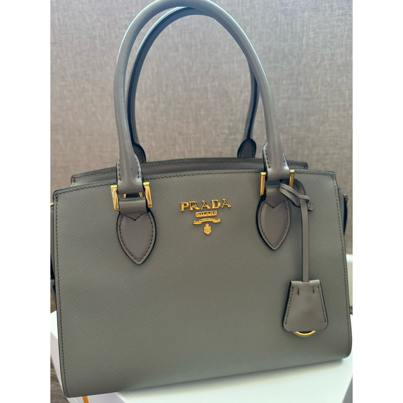 Preloved Prada Original Saffiano Argilla color ghw tote bag excellent condition✨✨