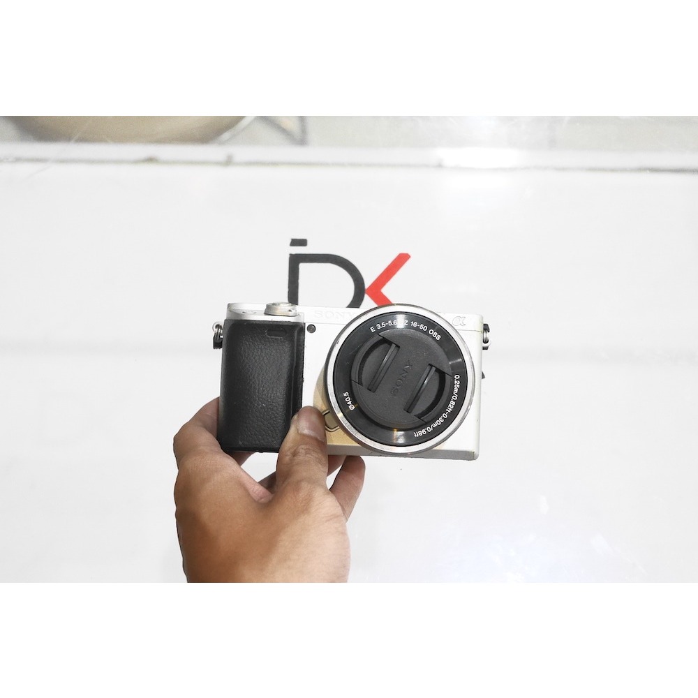 SECOND KAMERA SONY A6400 KIT KODE 928