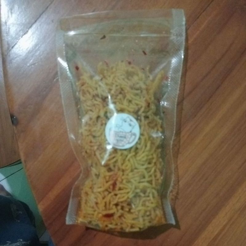 

Snack mie kriuk pedes